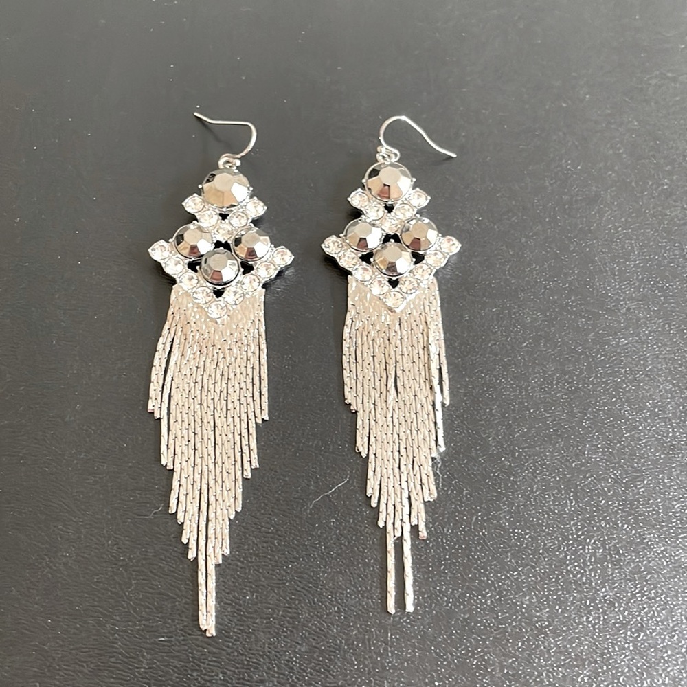 Great condition of dangel earings from Normdstorm earings